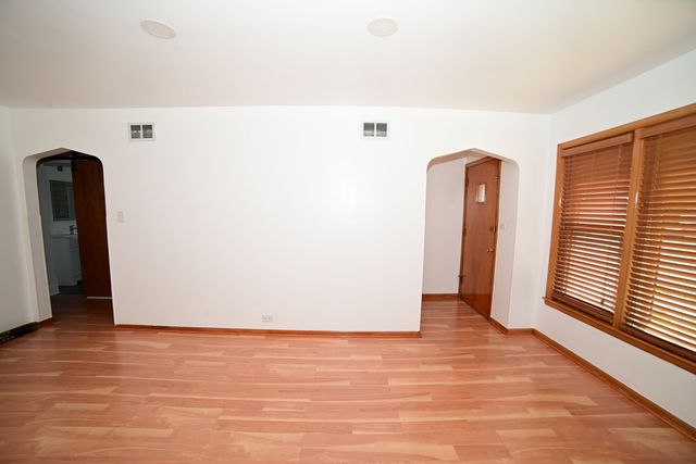 6211 N Nagle Avenue, Chicago, IL 60646