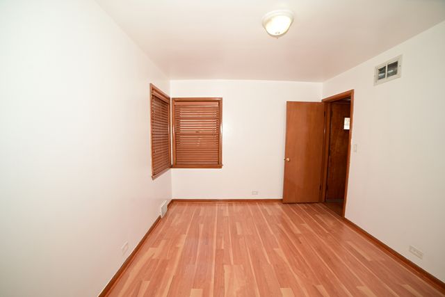 6211 N Nagle Avenue, Chicago, IL 60646