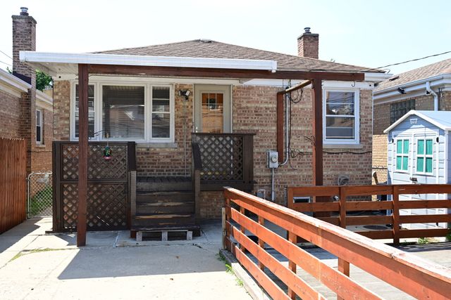 6211 N Nagle Avenue, Chicago, IL 60646