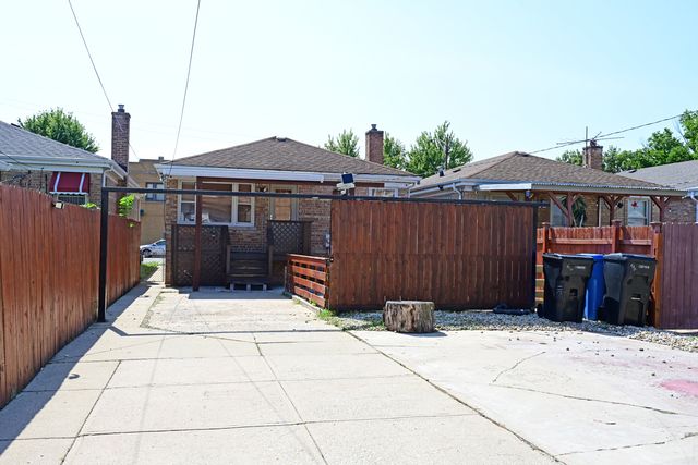 6211 N Nagle Avenue, Chicago, IL 60646