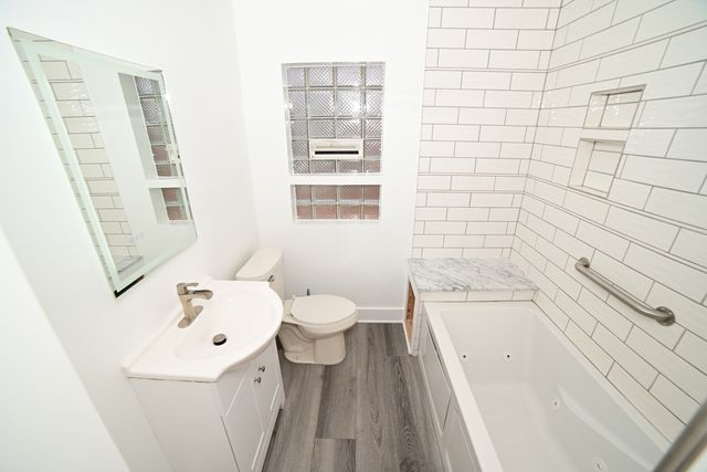 6211 N Nagle Avenue, Chicago, IL 60646