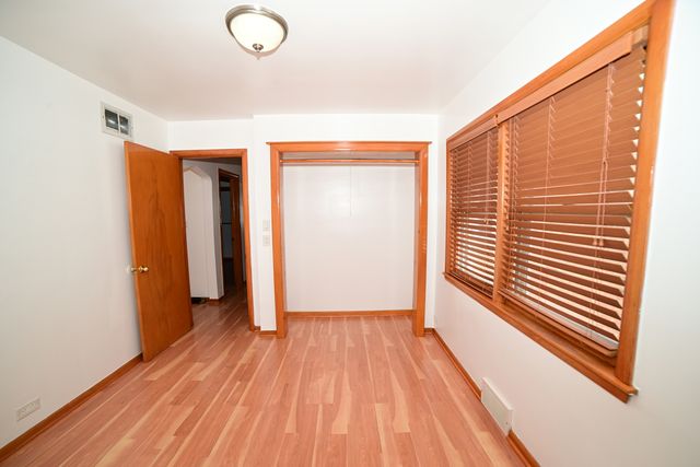 6211 N Nagle Avenue, Chicago, IL 60646