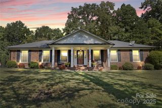 616 Coulwood Drive, Charlotte, NC 28214