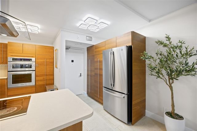 20379 W Country Club Drive 1239, Aventura, FL 33180