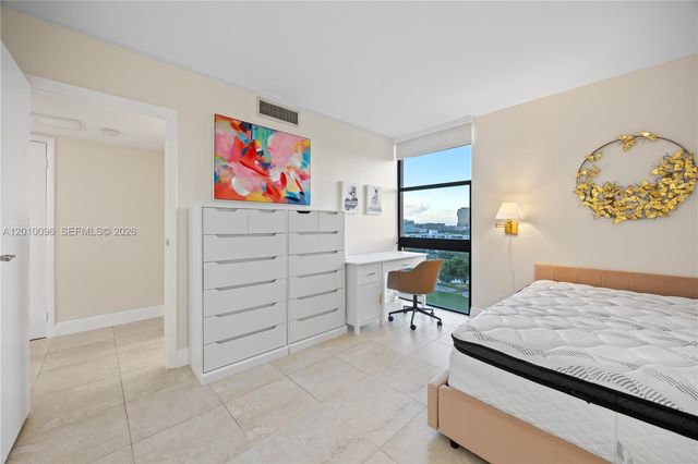 20379 W Country Club Drive 1239, Aventura, FL 33180