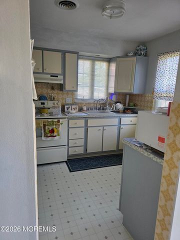 24 Milford Avenue 52, Whiting, NJ 08759
