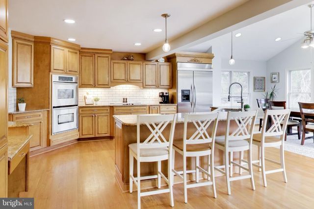 3137 HUNT RD, Oakton, VA 22124