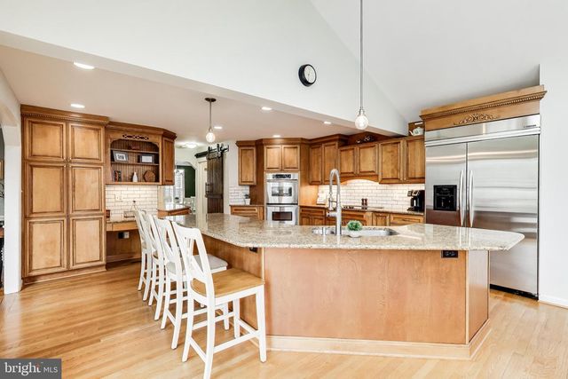 3137 HUNT RD, Oakton, VA 22124