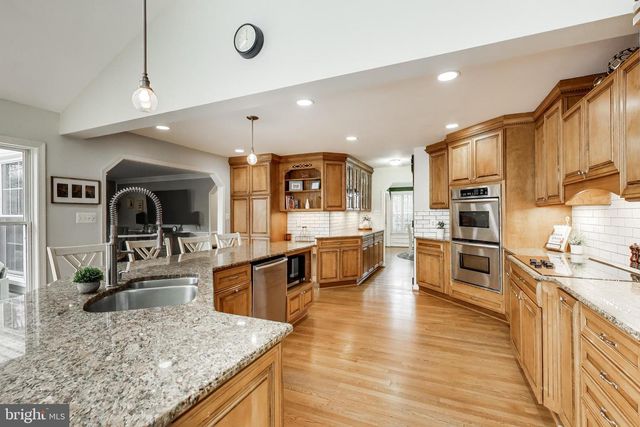 3137 HUNT RD, Oakton, VA 22124