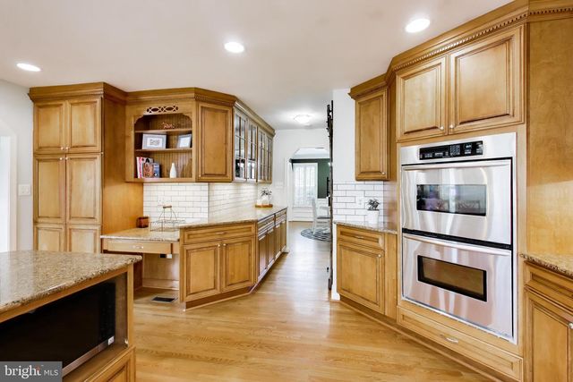 3137 HUNT RD, Oakton, VA 22124