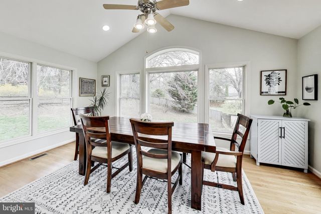 3137 HUNT RD, Oakton, VA 22124