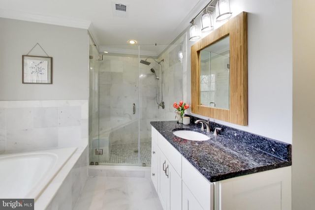 3137 HUNT RD, Oakton, VA 22124