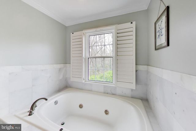 3137 HUNT RD, Oakton, VA 22124