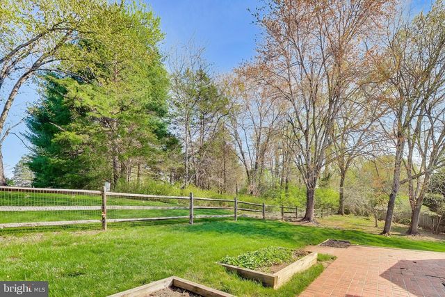 3137 HUNT RD, Oakton, VA 22124