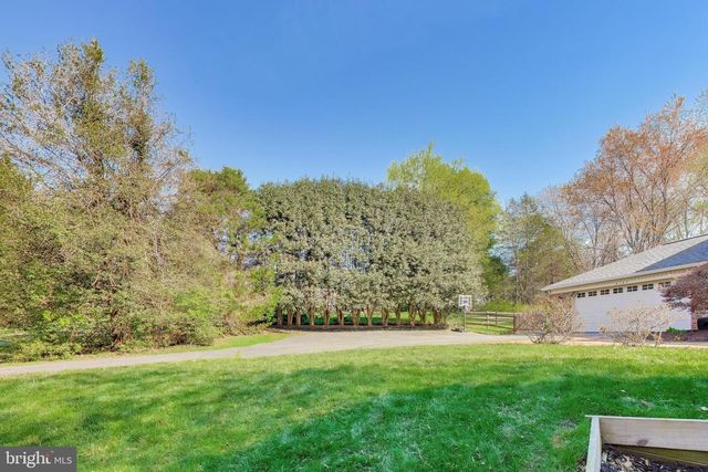 3137 HUNT RD, Oakton, VA 22124