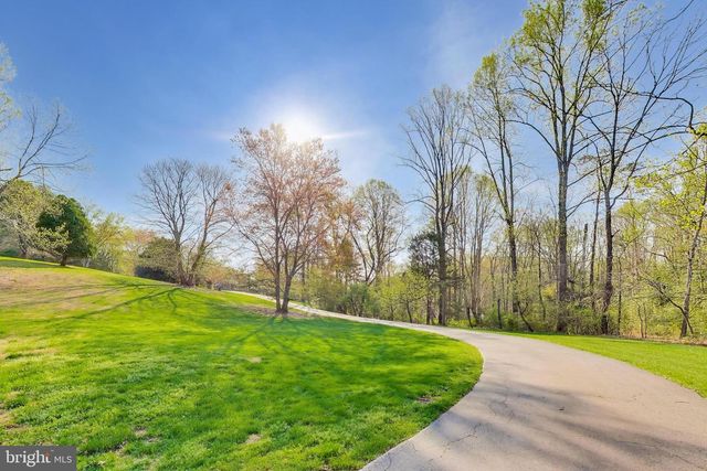 3137 HUNT RD, Oakton, VA 22124