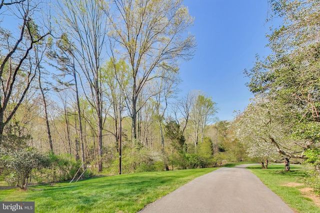 3137 HUNT RD, Oakton, VA 22124