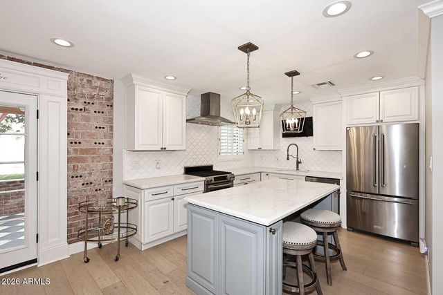 2230 E DEVONSHIRE Avenue, Phoenix, AZ 85016