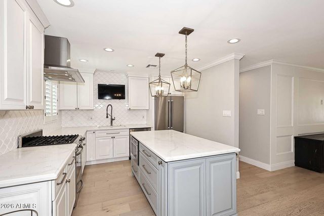 2230 E DEVONSHIRE Avenue, Phoenix, AZ 85016