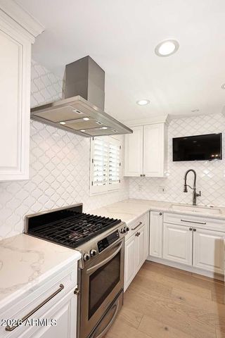 2230 E DEVONSHIRE Avenue, Phoenix, AZ 85016
