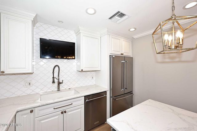 2230 E DEVONSHIRE Avenue, Phoenix, AZ 85016