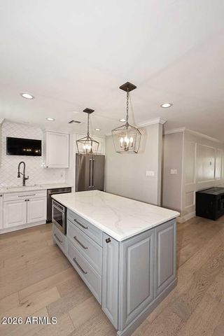 2230 E DEVONSHIRE Avenue, Phoenix, AZ 85016