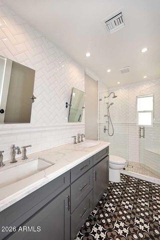 2230 E DEVONSHIRE Avenue, Phoenix, AZ 85016