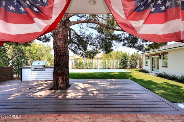 2230 E DEVONSHIRE Avenue, Phoenix, AZ 85016