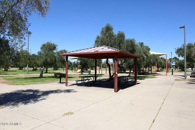 2230 E DEVONSHIRE Avenue, Phoenix, AZ 85016