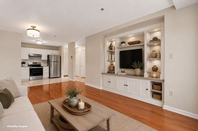 20 Heaths Ct 201, Lynn, MA 01905