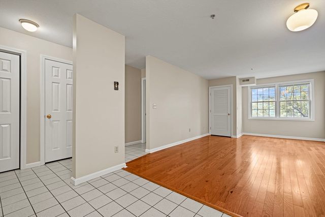 20 Heaths Ct 201, Lynn, MA 01905