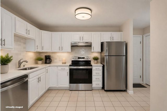 20 Heaths Ct 201, Lynn, MA 01905