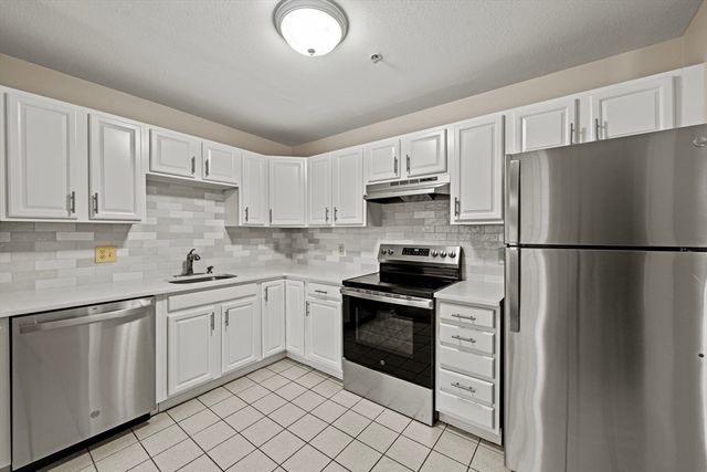 20 Heaths Ct 201, Lynn, MA 01905