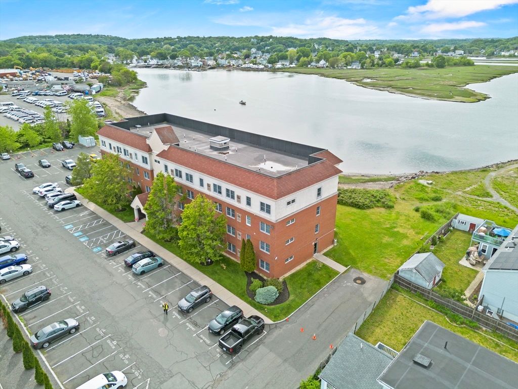 20 Heaths Ct 201, Lynn, MA 01905