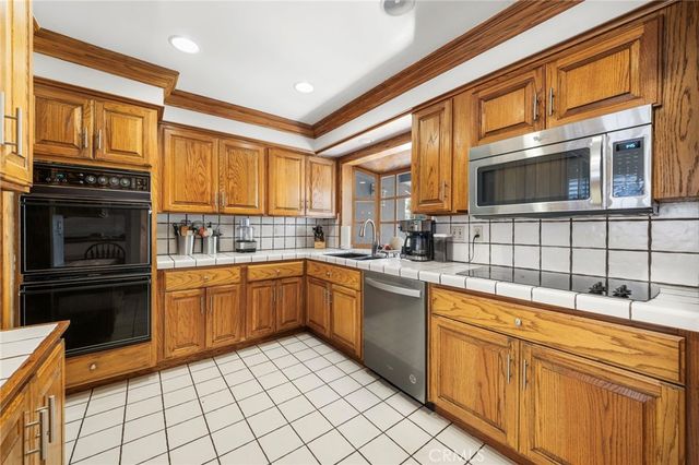 18937 Citronia, Northridge, CA 91324