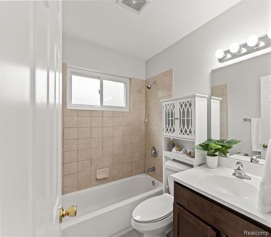 39861 Rager Court, Clinton Township, MI 48038