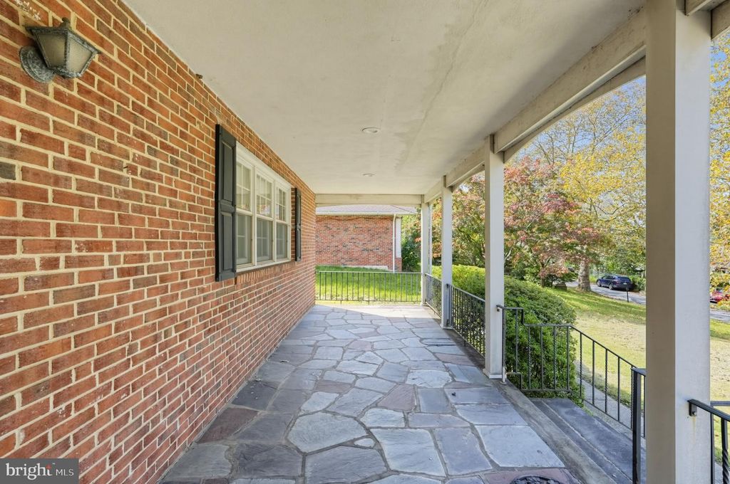 650 HENDREN ST, PHILADELPHIA, PA 19128 — photo 2