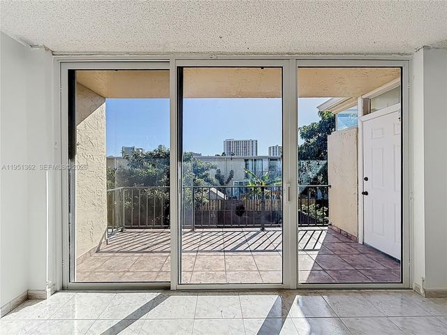 2412 NE 11th St 160, Hallandale Beach, FL 33009