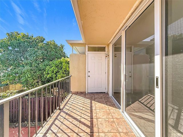 2412 NE 11th St 160, Hallandale Beach, FL 33009