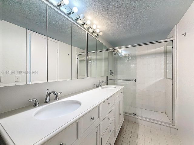 2412 NE 11th St 160, Hallandale Beach, FL 33009