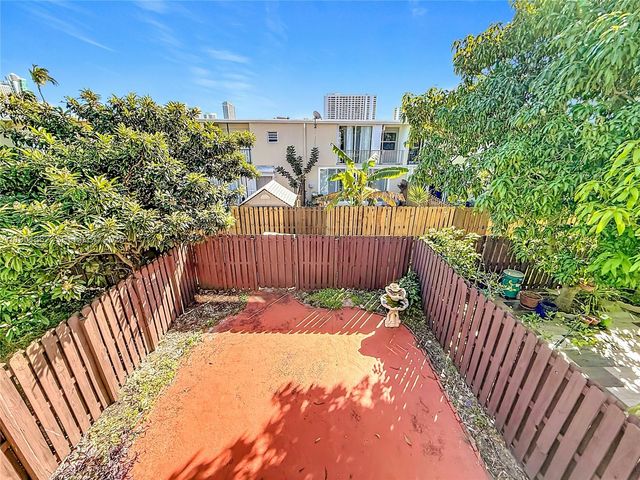 2412 NE 11th St 160, Hallandale Beach, FL 33009