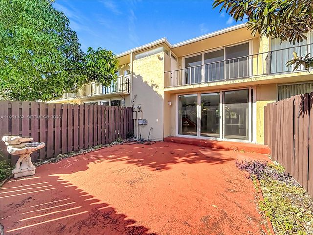 2412 NE 11th St 160, Hallandale Beach, FL 33009