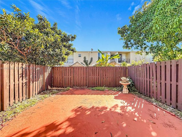 2412 NE 11th St 160, Hallandale Beach, FL 33009