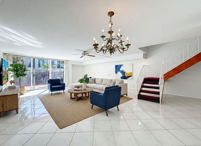 2412 NE 11th St 160, Hallandale Beach, FL 33009