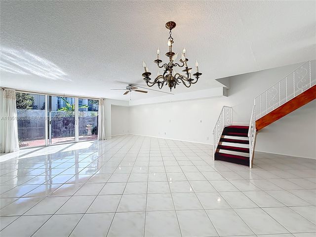 2412 NE 11th St 160, Hallandale Beach, FL 33009
