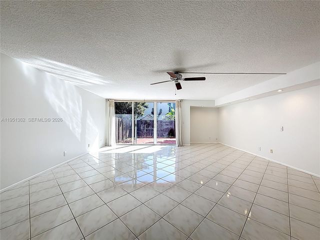 2412 NE 11th St 160, Hallandale Beach, FL 33009