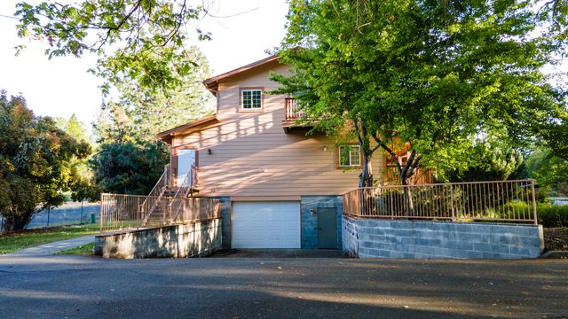 459 Galice Road, Merlin, OR 97532