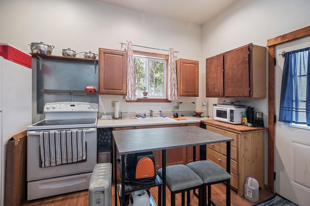 459 Galice Road, Merlin, OR 97532