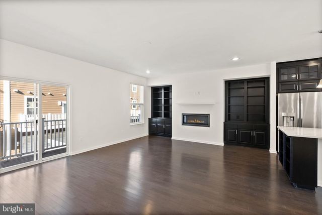 13650 AIR AND SPACE MUSEUM PKWY, Herndon, VA 20171