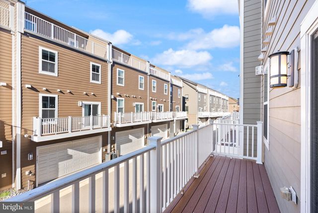 13650 AIR AND SPACE MUSEUM PKWY, Herndon, VA 20171